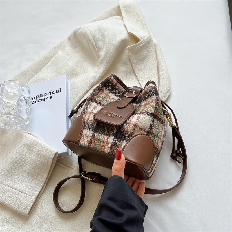 

Wholesale small bags women s 2025 spring new versatile messenger bucket women s bags trendy plaid explosive commuter women