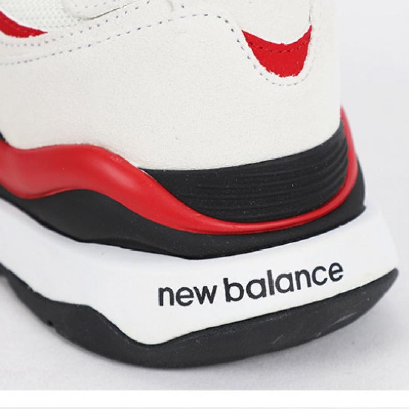 チュンバ ニューバランスの新定番「5740」が「GORE-TEX」でパワーアップ