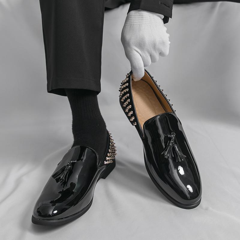 Black Tassel Revit Studded Shoes Man Pointed Toe Slip On Flats Male Fashion Loafers