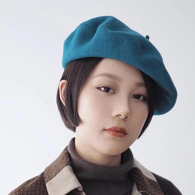 Dámský fialový vlněný baret: Klobouk se širokou krempou, Vintage britský, korejský a japonský styl pro podzim/zimu