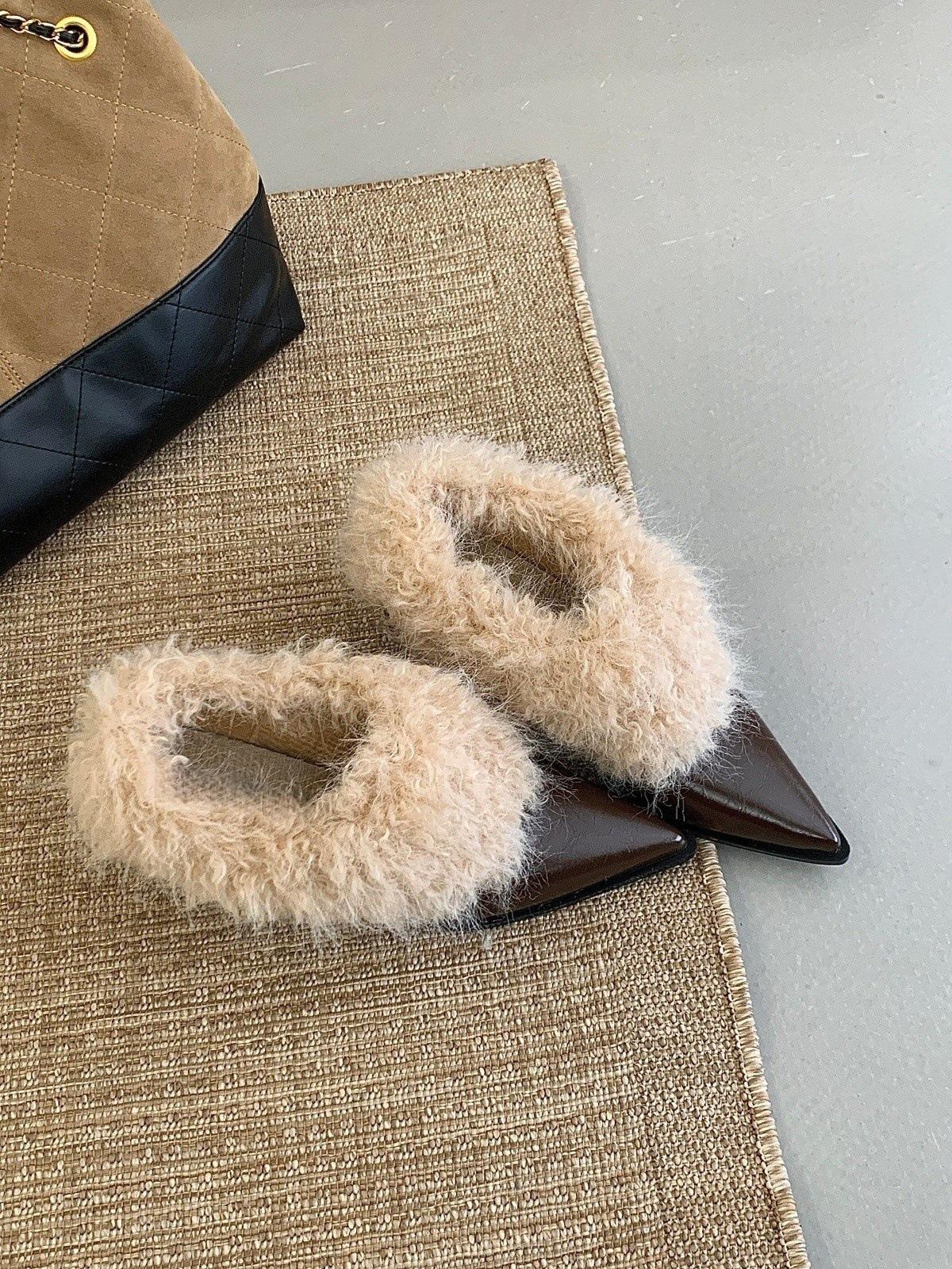 

Premium pointed curly small leather shoes retro one-pedal fluffy single shoes middle heel family thermal cotton shoes 39 коричневий