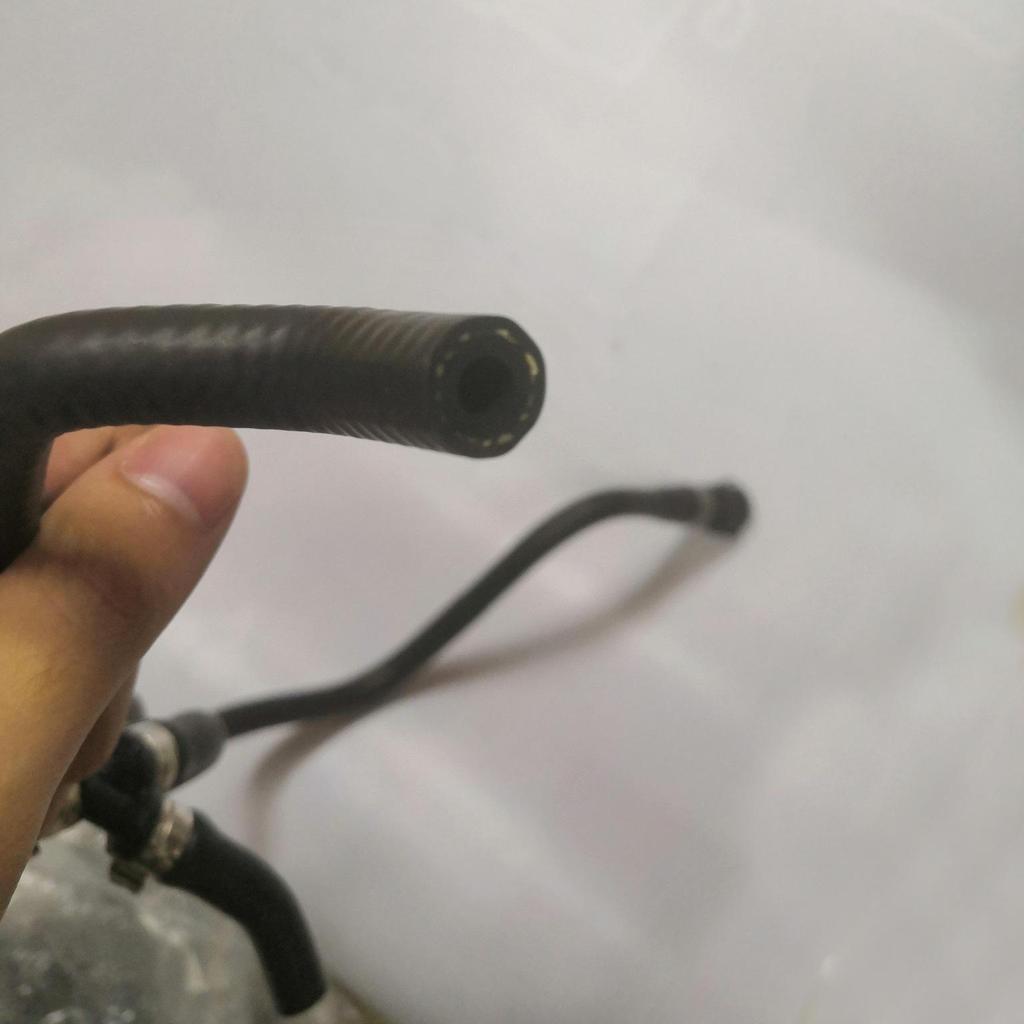 BMW 2006-08 750i/750Li Kylarslang expansionskärl 17127541146