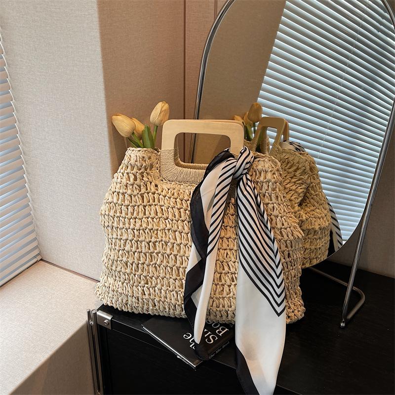 

Seaside vacation style versatile beach woven bag women s summer new large-capacity straw woven tote bag