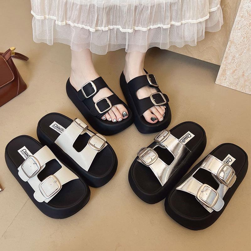Super fire with skirt French flat bottom sandals women's summer wear 2025 new fashion high-end thick-soled slippers