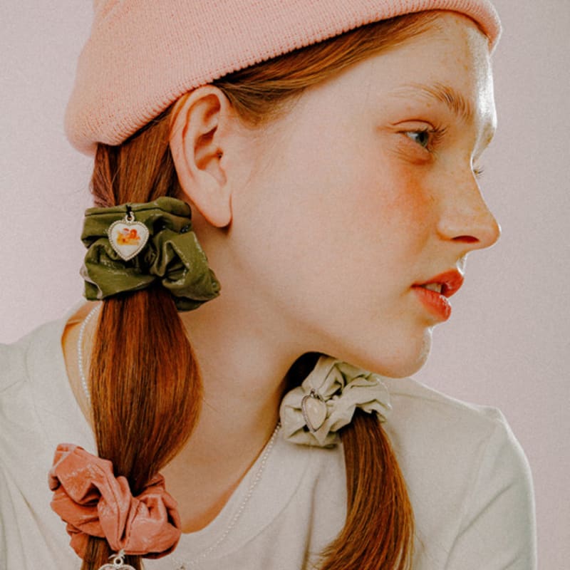 Mellotory Glossy Heart Charm Scrunchie (4 Colors)