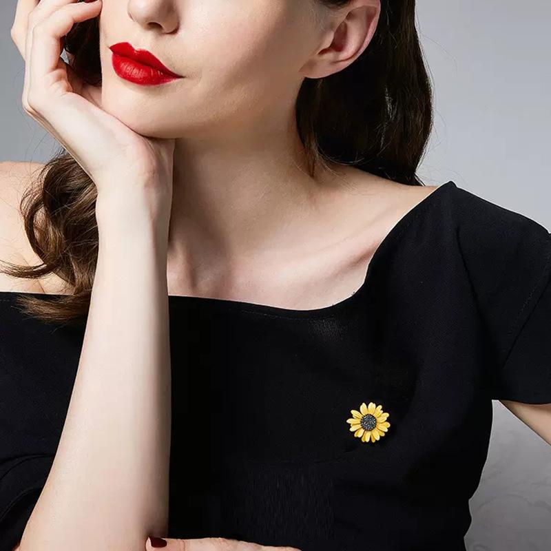 Sunflower Brooch High-End Female Small Daisy Brooch Pin Sunflower Anti-Light Suit Sweater Accessories