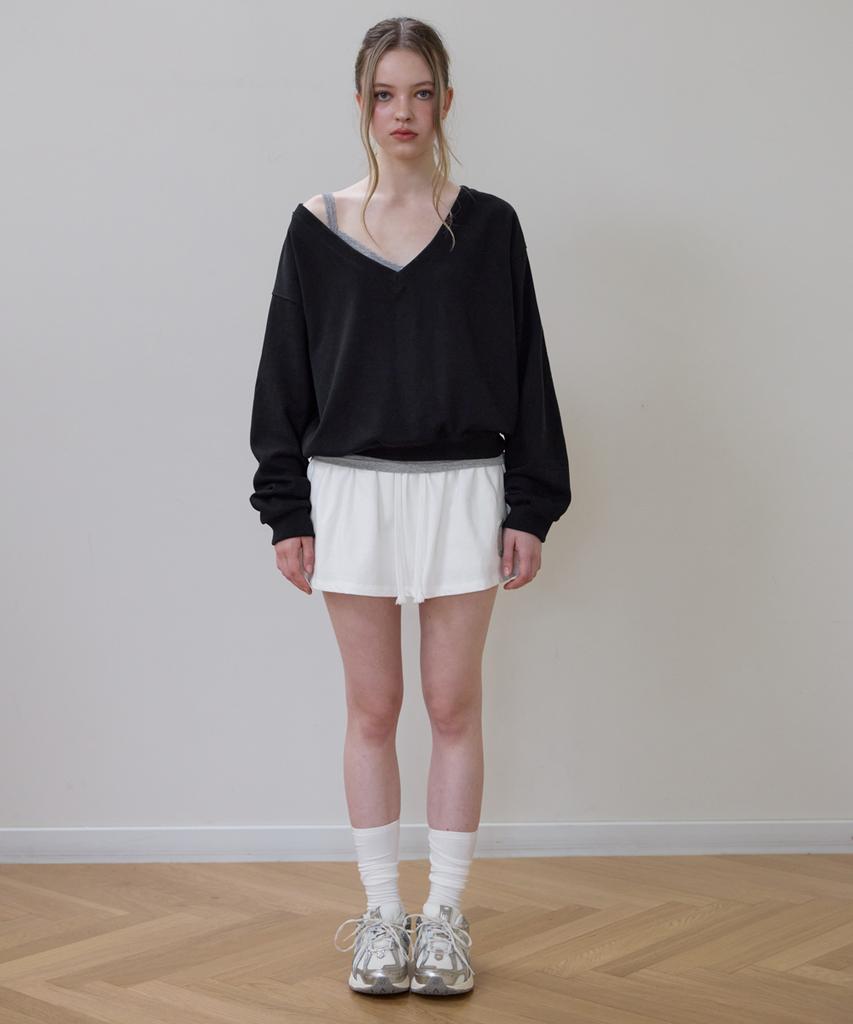 Rosefranz Deep V-Neck Sweatshirt [Black]