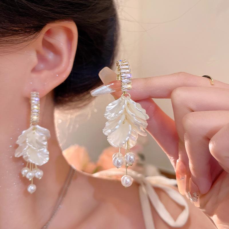 Серьги-гвоздики с жемчугом и бахромой из ракушек в праздничном стиле, женские, преувеличенные, супер-блестящие, с цирконами, взрывные серьги