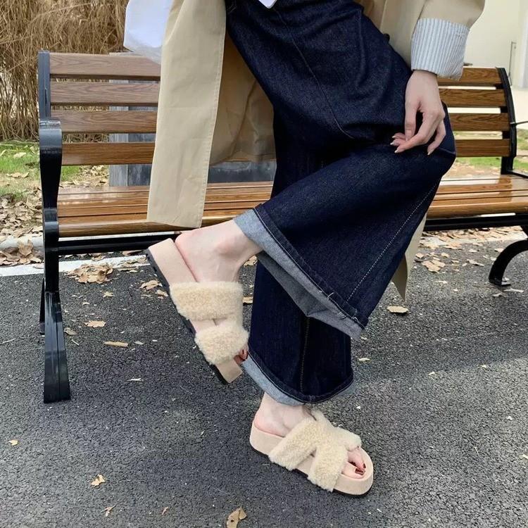 Lamb wool Internet celebrity thick bottom Mao Mao slippers women wear autumn and winter 2025 new celebrity style casual Mao Mao slippers