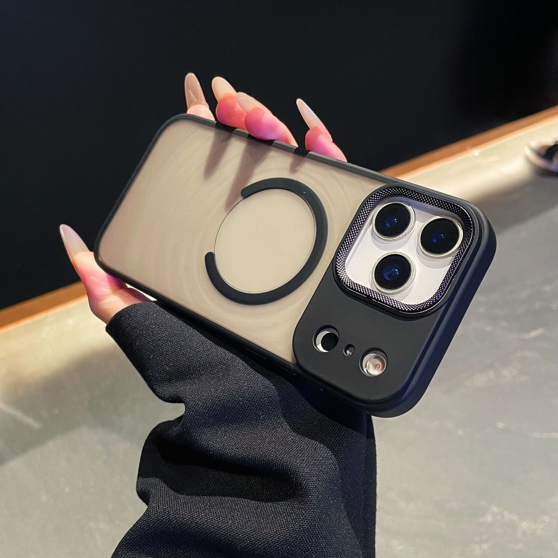 

Non-toxic Magnetic Suction Is Suitable for IPhone17 ProMax Phone Cases with A Matte Skin Feel. Apple 16 Full Package Anti Drop Protective Case iPhone17