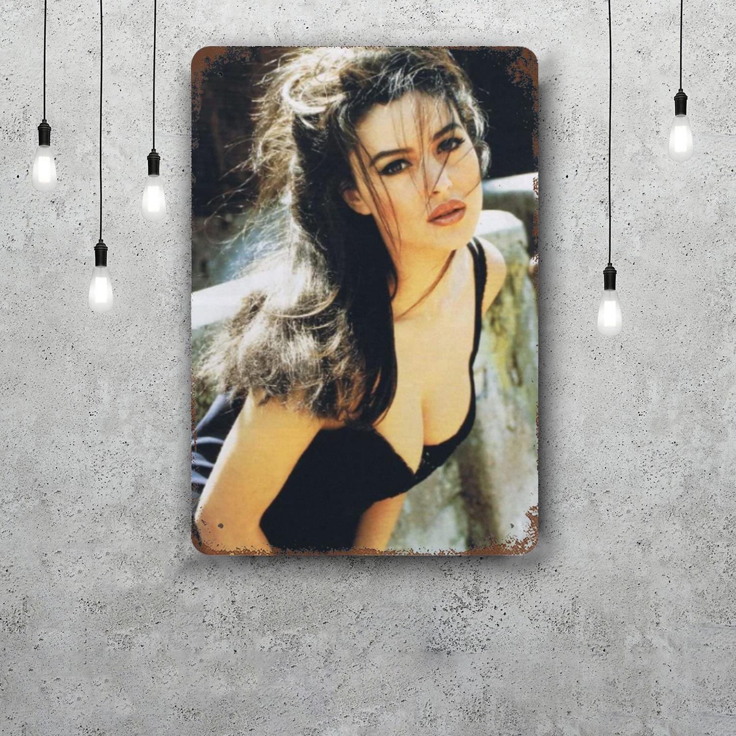

monica bellucci Decor Vintage Metal Signs Tin Signs Captain Poster Decor for Bar Pub Club Man Cave Wall Decoration 20x30cm（7.8x11.8inch）