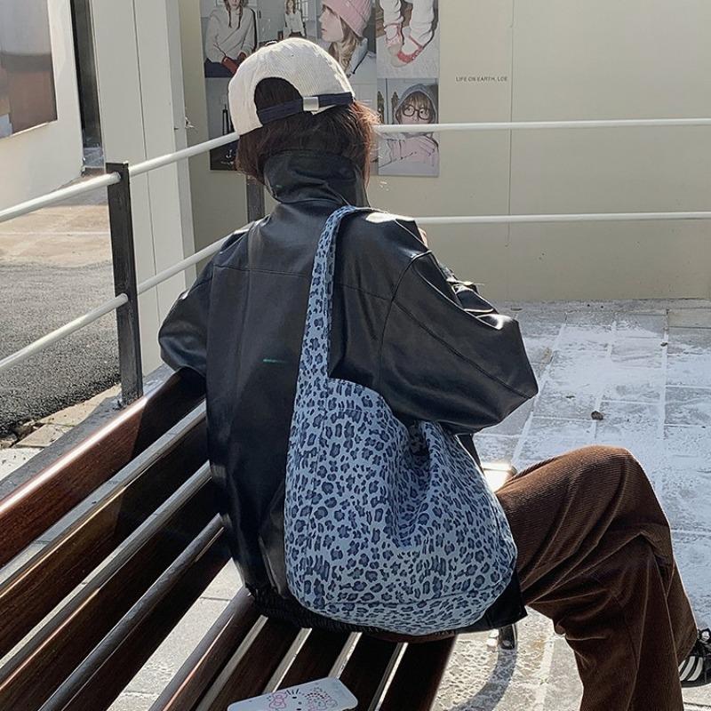 Vintage leopard print canvas bag fashionable niche versatile shoulder underarm bag large capacity commuter tote bag