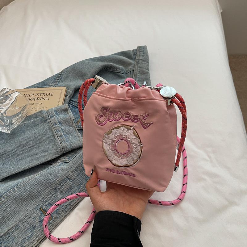 Spring Japanese Leisure 2025 Personalized Shopping Bag Women's Fashion Niche Design Large Capacity Shoulder Bucket Bag Tide