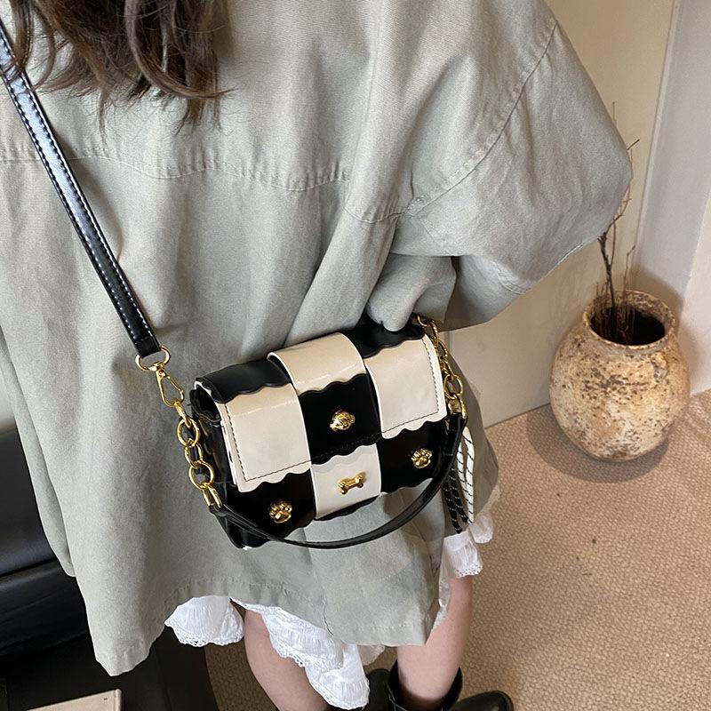 This year's popular bags 2025 spring new Korean version fashion splicing small square bag personalized rivets niche messenger bag