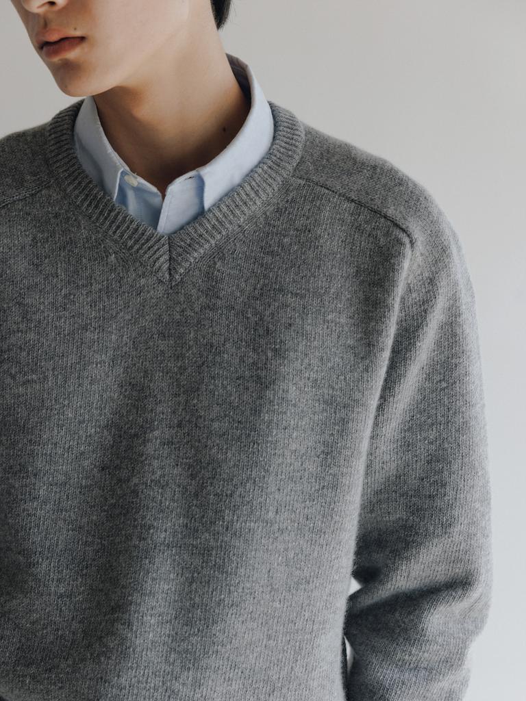 Deowedeoijeueosseom Saddle V-Neck Knit Sweater (Gray)