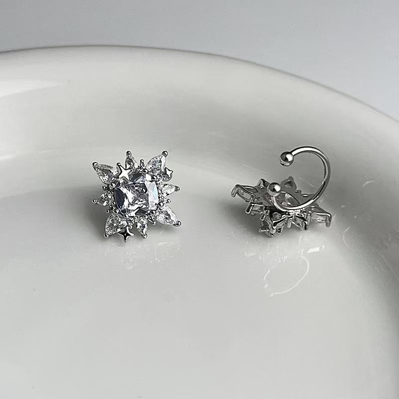 Shiny Crystal Zircon Flower Star Cuff Earrings Rhinestone No Piercing Geometric Clip Earring Simple Luxury Ear Clip Jewelry Gift