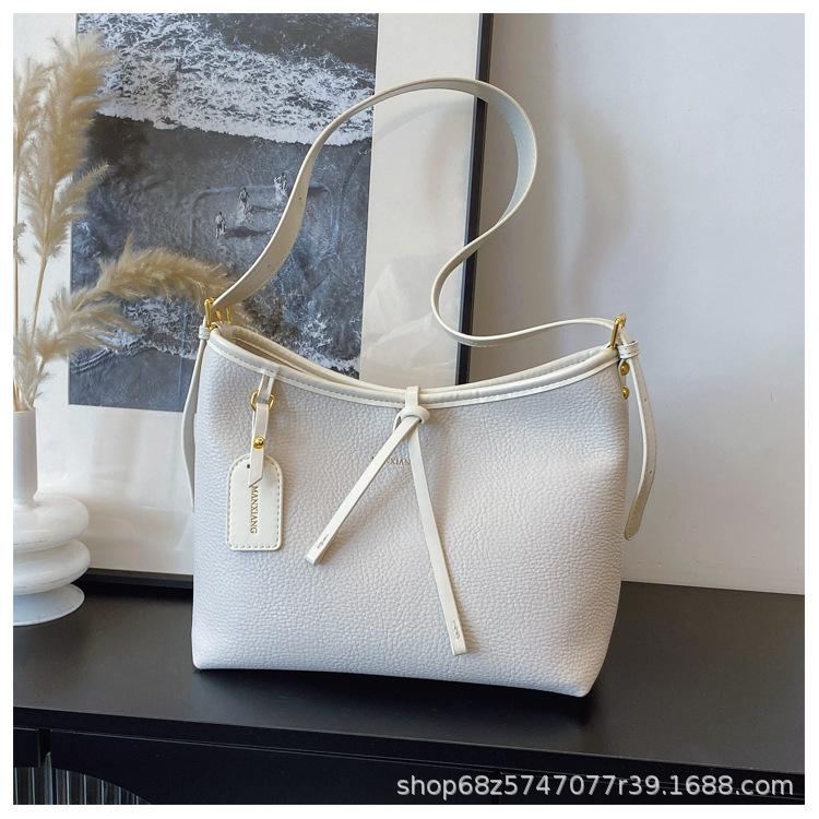 This year's popular bag women's 2025 new fashion versatile shoulder bag large capacity high sense messenger tote bag