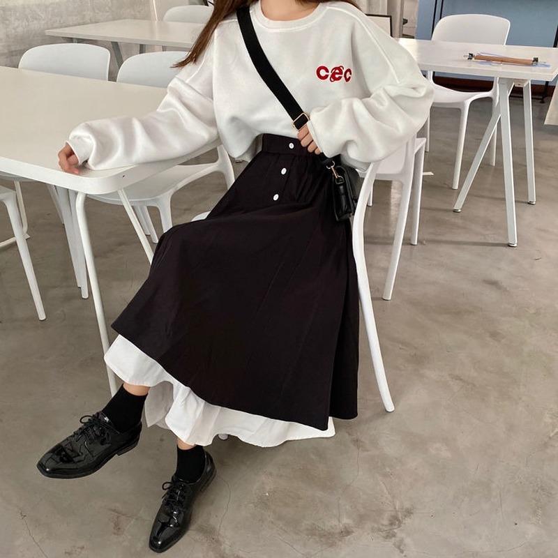 Massajchi uning trusigiga kirib, uni sikdi.