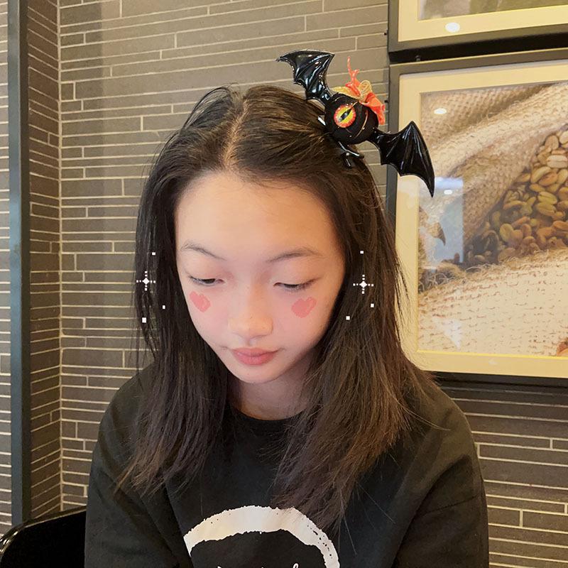 2025 New Halloween Hair Accessories: Funny Children's Bat & One-Eyed Pumpkin Hair Clips