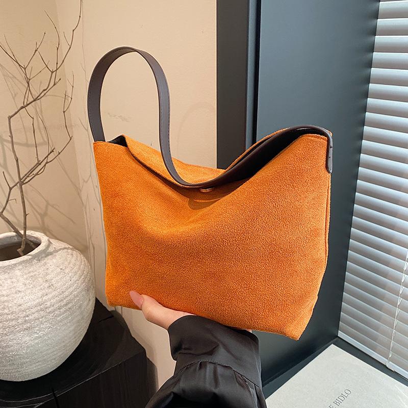 Lazy wind large capacity commuter bag Korean niche suede matte retro bucket bag versatile shoulder messenger bag women