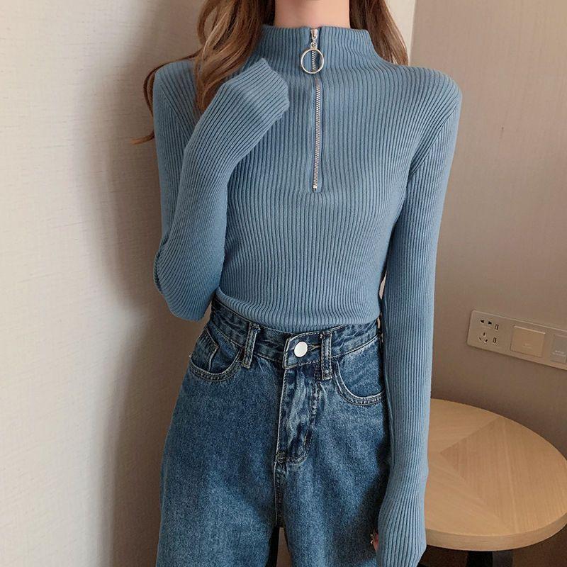 Stylová košile s polovysokým výstřihem a zipem na spodním dílu, slim střih a zeštíhlující top, dámský spodní outfit, temperamentní, podzimní a zimní pletený svetr