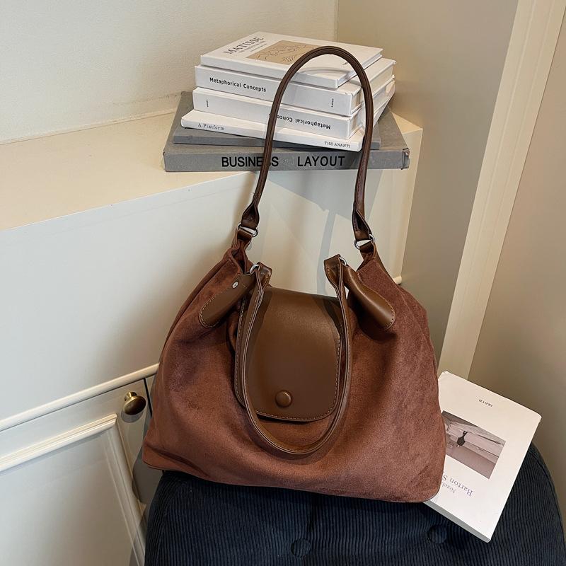 Casual commuter shoulder bag 2025 fashion trendy women's autumn and winter new suede large-capacity versatile temperament tote bag