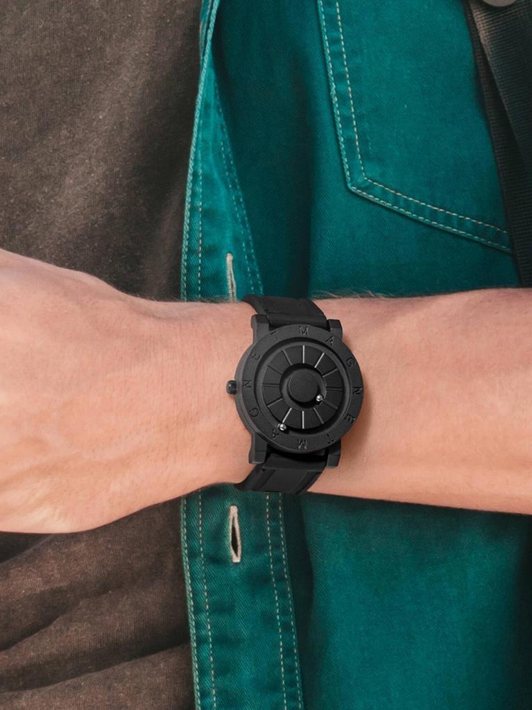 Pánske magnetické hodinky EUTOUR, Štýlové, Jednoduché, Neformálne quartzové hodinky s dizajnom magnetickej gule, Vodotesné, 40mm ciferník, Gumový remienok, Čierne