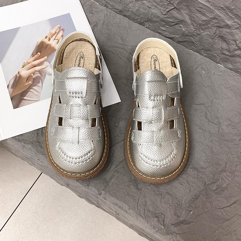 

Босоножки Баотоу женские новые сандалии на платформе двойного ношения летом 2025 года, универсальные повседневные и удобные сандалии на плоской мягкой подошве 40 серебряный