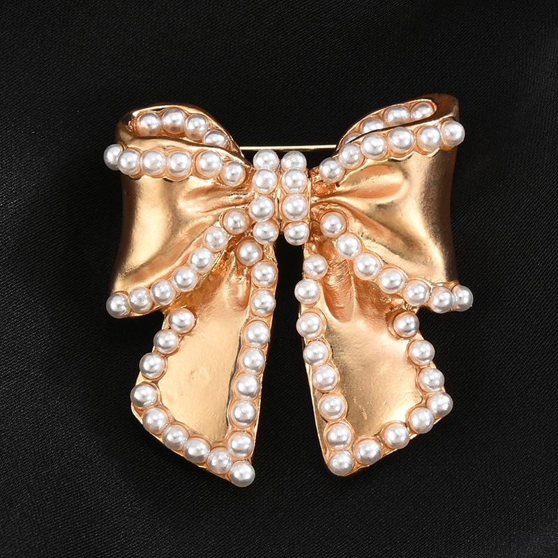 High-End Korean Alloy Scarf Buckle with Diamond, Pearl, and Brooch Pin Accessories