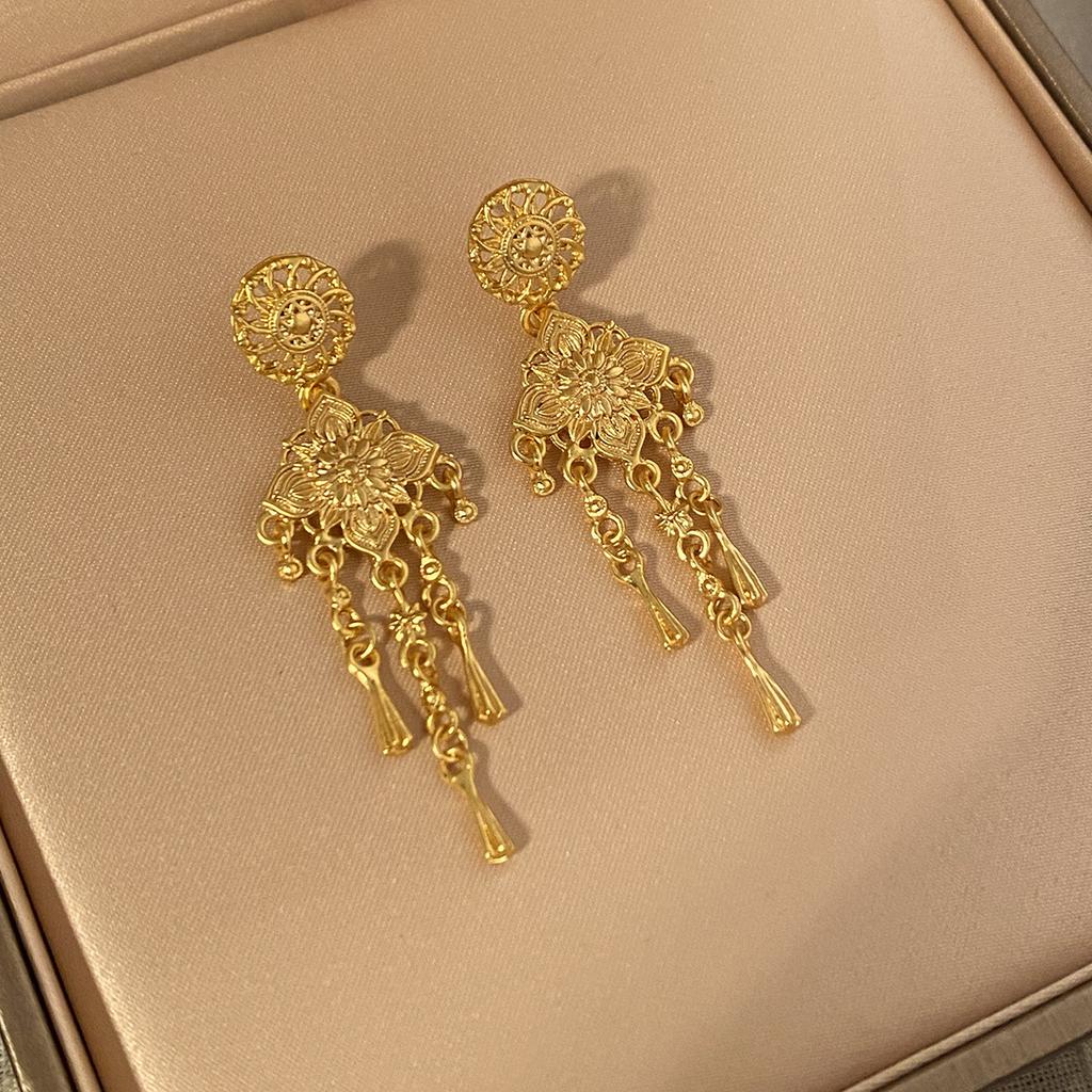 Women's Retro, Exquisite, Versatile, Light Luxury, Hollow Tassel Fashion Earrings