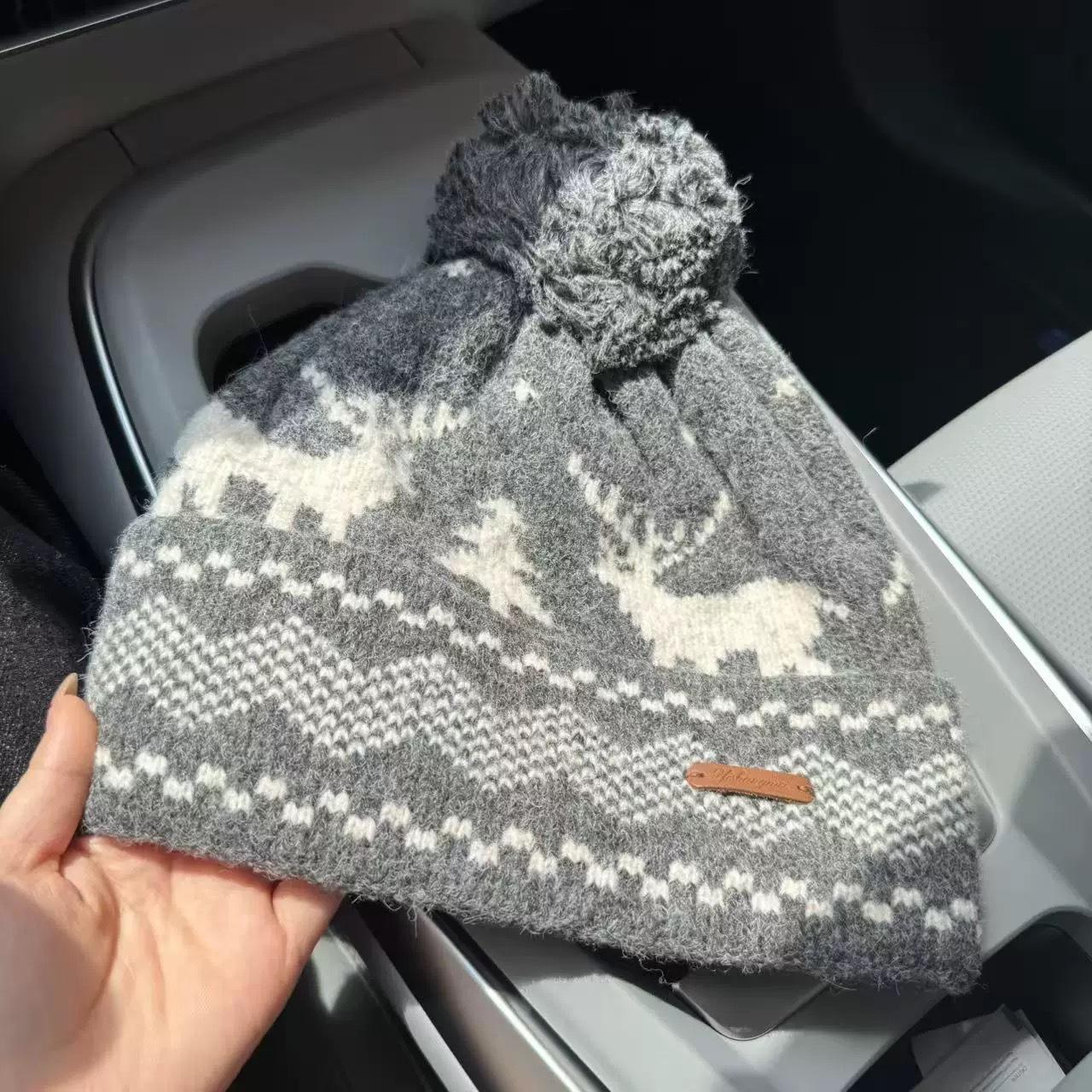 

Red Deer Fur Ball Knitted Woolen Hat for Women New Autumn and Winter Face Showing Small Warm and Cold Proof Ear Protection Hat M（56-58cm）