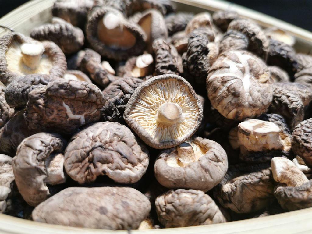 Yunnan Specialty Dried Shiitake Mushrooms, Four Seasons Premium Choice, 250g.