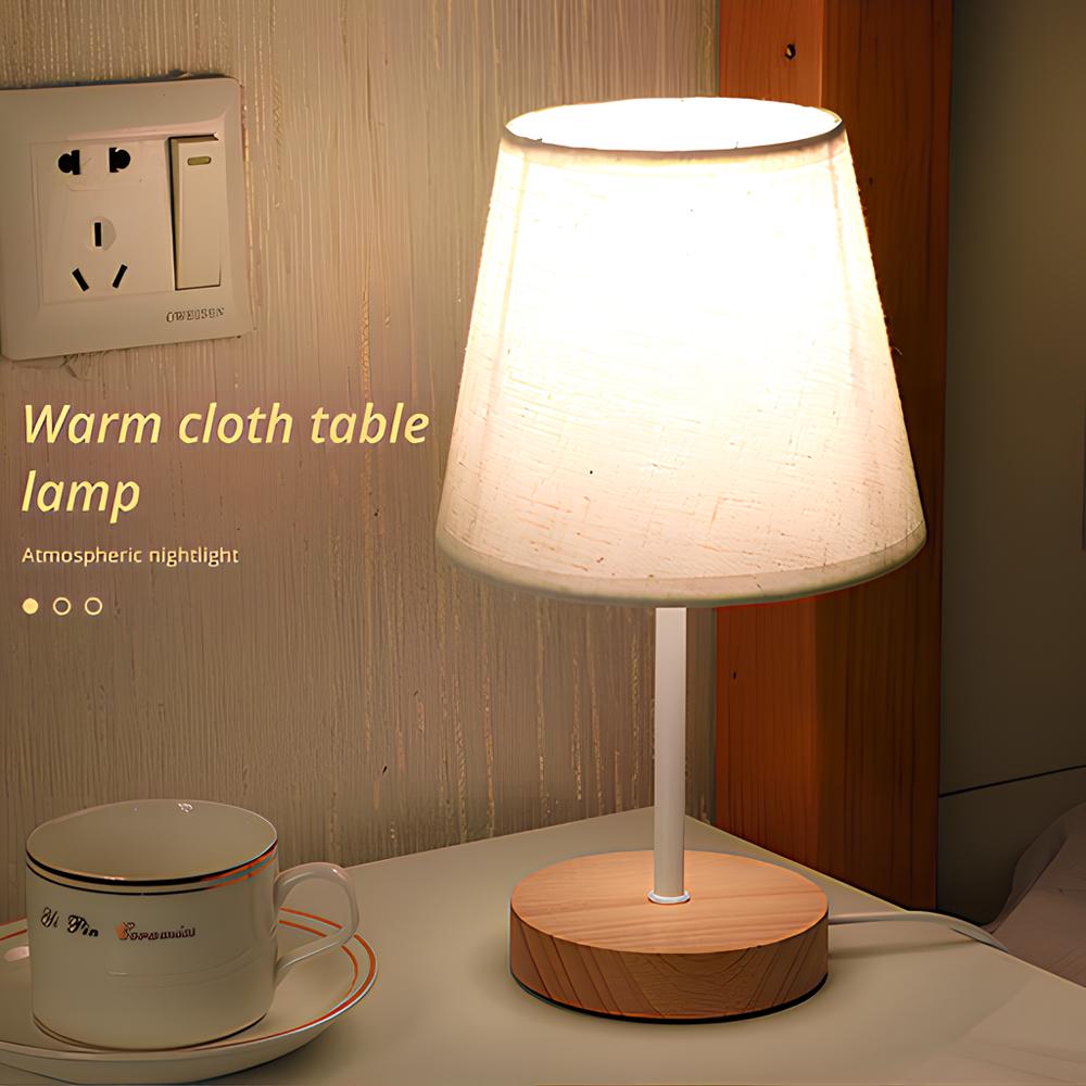 Lampada da comodino decorativa da tavolo in legno massello nordico, semplice e creativa, con telecomando, piccola luce notturna a risparmio energetico a LED