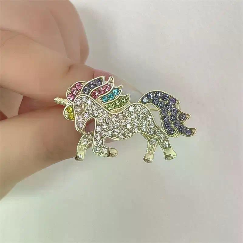 Set aus 1/2 Strass-verzierten Pferdebroschen, Tierkreis-Anstecknadeln aus Legierung, Perfektes Neujahrsgeschenk für Männer/Frauen