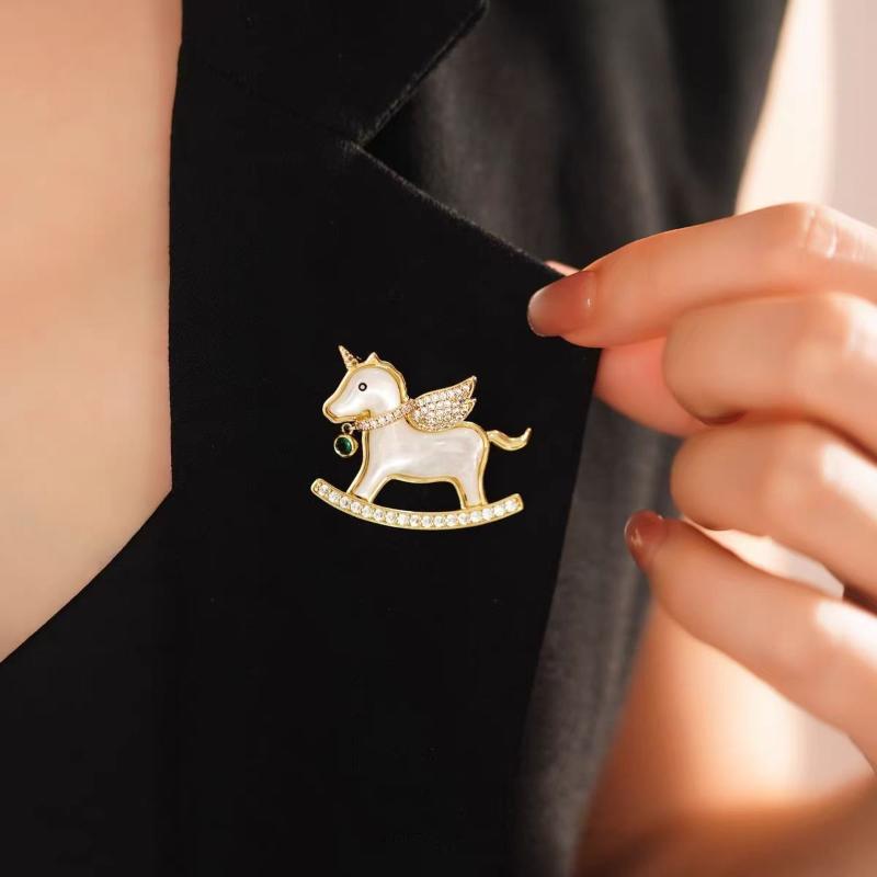 

Exquisite Unicorn Rocking Horse Animal Brooch For Women Clothing Coat Jewelry Accessries 1Pc