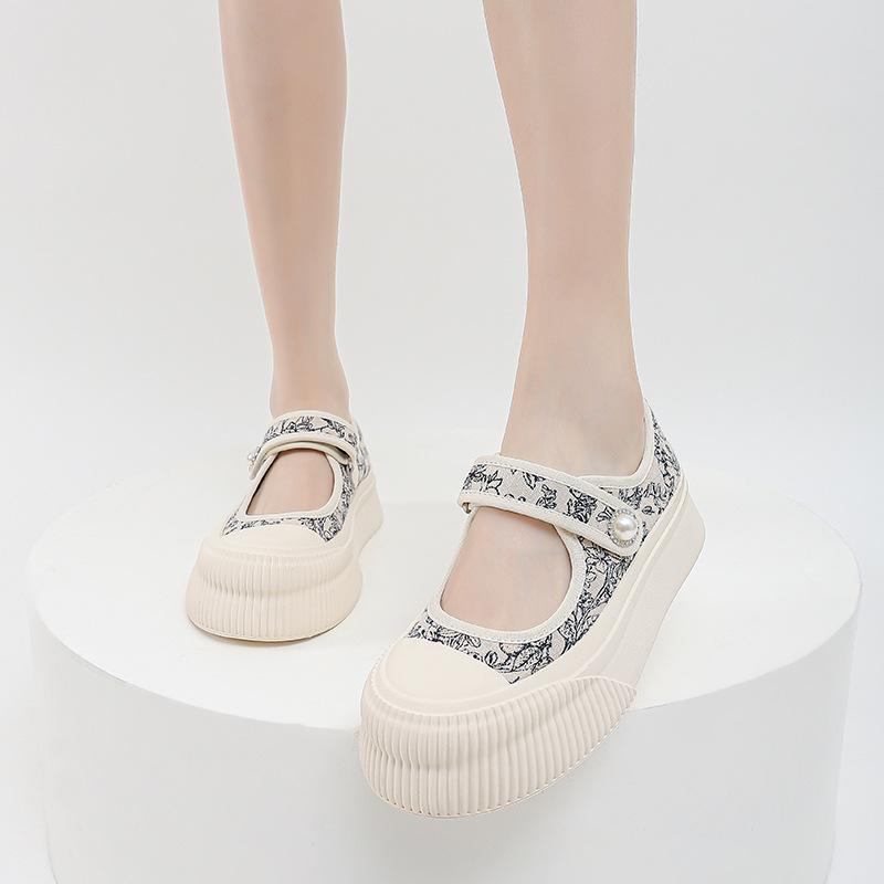 Strictly selected new Chinese board shoes women's national style embroidery summer explosion shallow mouth flat bottom Mary Jane single shoes versat