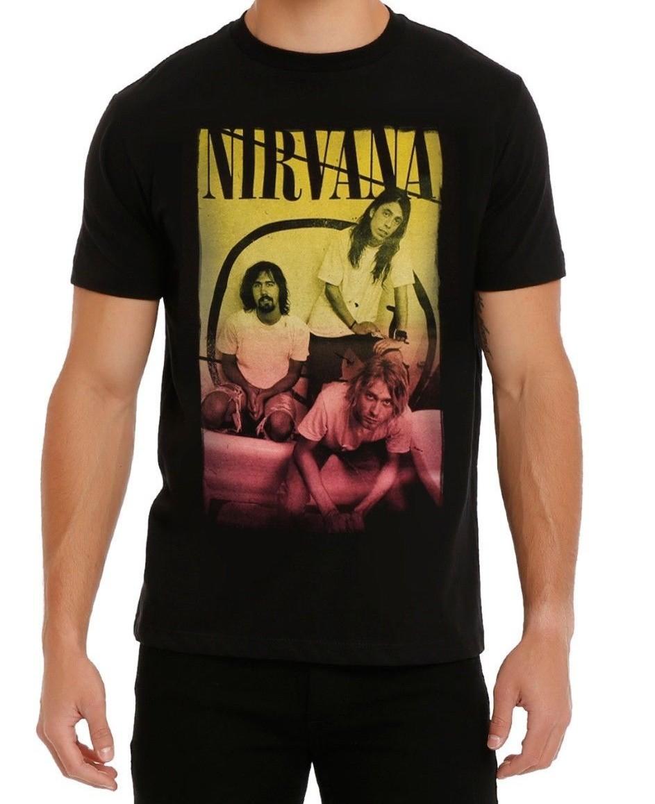 26 Nirvana Kurt Cobain GROUP PHOTO T-Shirt NWT Authentic & Official Unisex T-Shirt M
