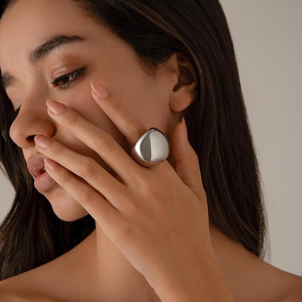 European and American Baroque Round Irregular Arc Women's Ring