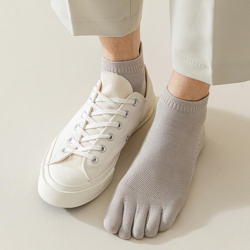 Men's Antibacterial Cotton Split-Toe Socks - Breathable, Sweat-Absorbing Five-Finger Socks for Spring/Summer.