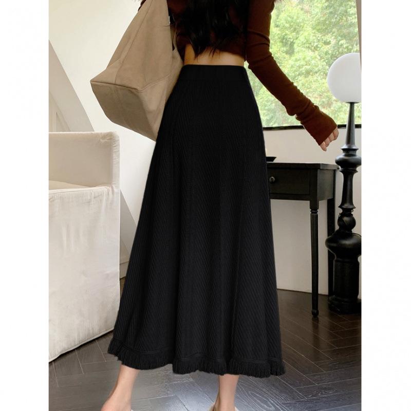 Title: "Elegant Autumn Tassel Knit Skirt - Chic & Artistic Everyday Wear"