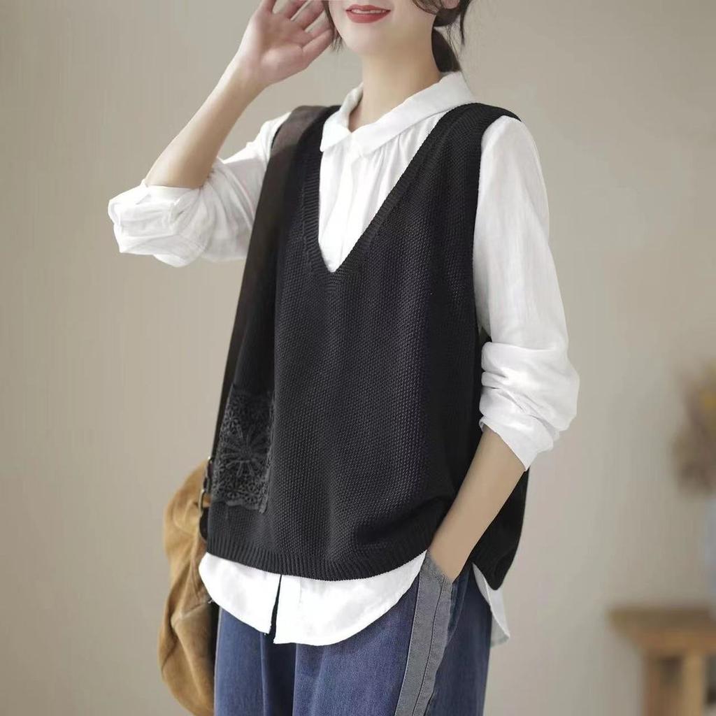 Women's Retro Artistic V-Neck Knitted Vest Coat for Autumn Hollow-Out H-Shape Slim-Fitting Gilet