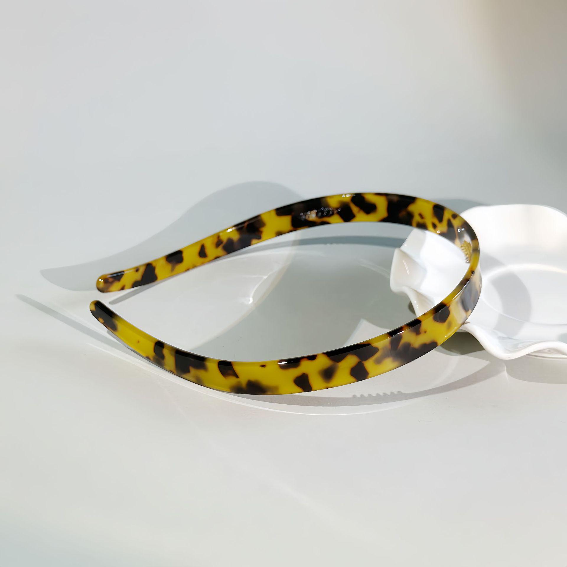 

2024 Высококлассная Мода Ацетатная Повязка на Голову и Солнцезащитные Очки - Стиль Чжан Сяохуэй