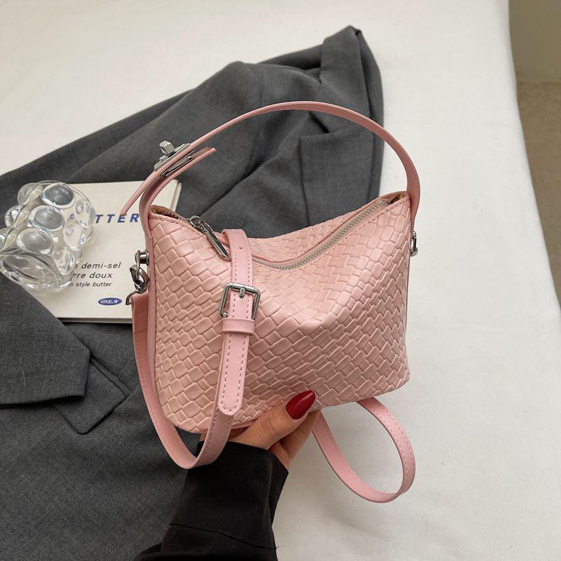 2025 Trendy Women's Woven Handbag: Summer Fashion Pillow Crossbody for Simple Commutes