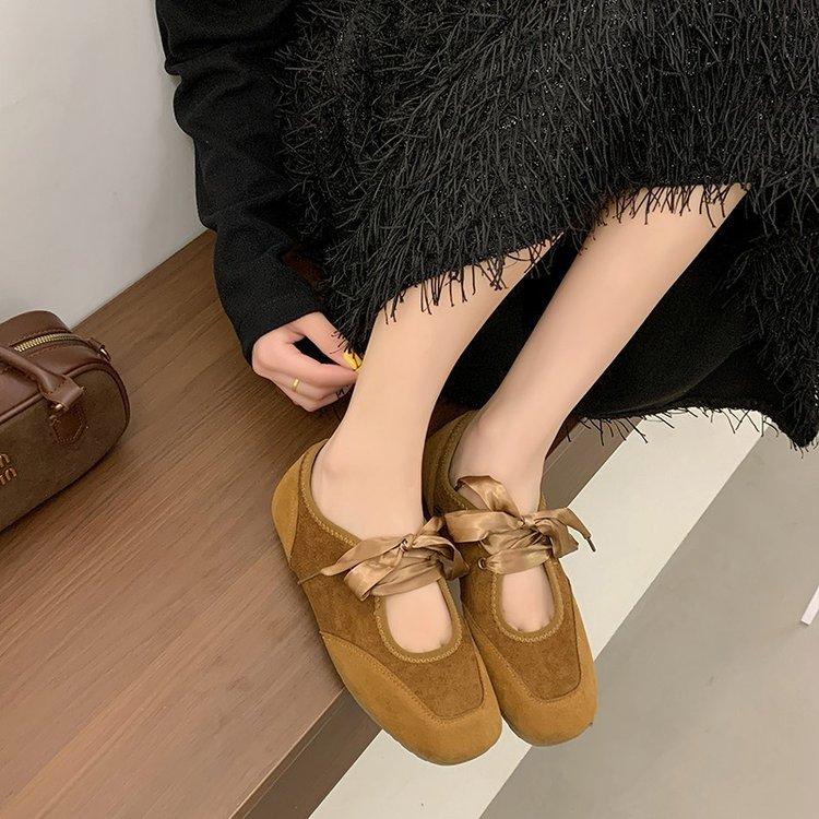 Unique style, highlighting personality charm! Rubber square head middle mouth without inner lining flat heel flat heel suede single shoe
