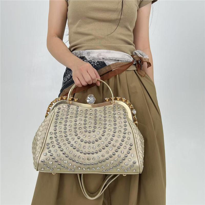 

Модная и элегантная блестящая сумка через плечо standard золотой