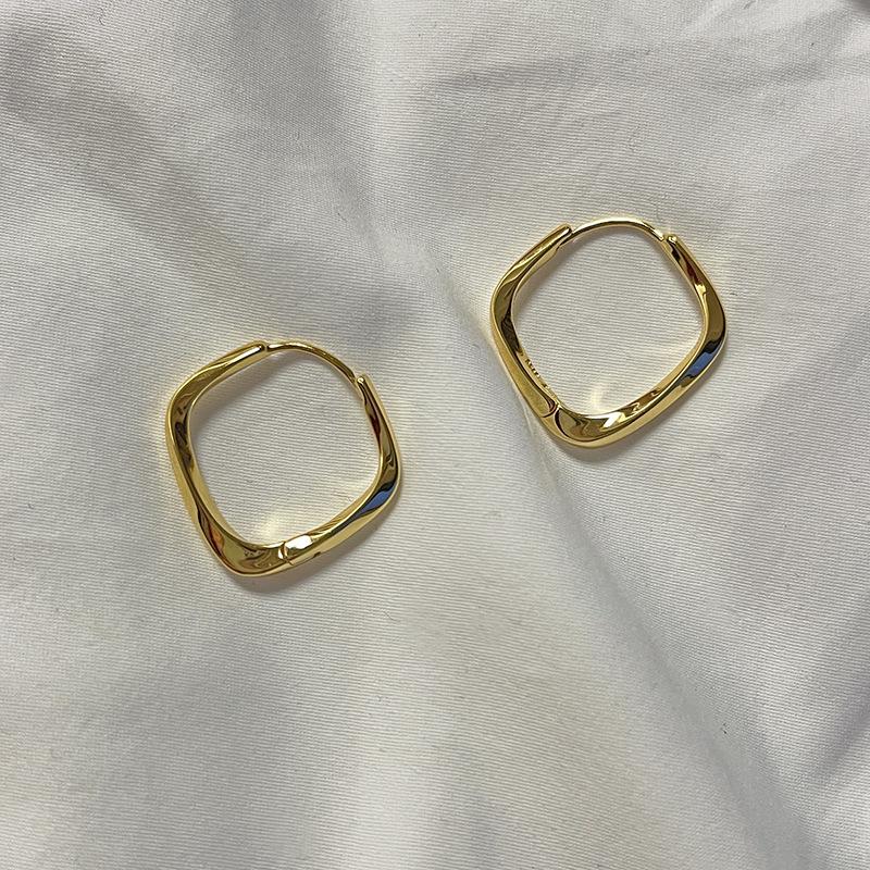 Minimalist Geometric Möbius Rhombus Earrings - Versatile Simple Ins Style for Women