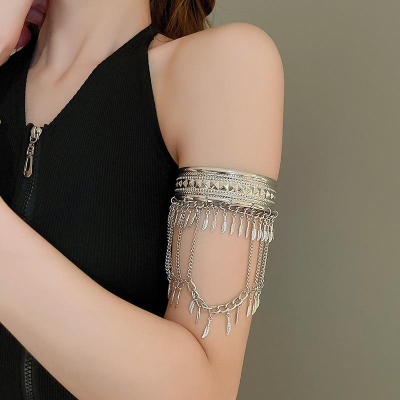 European-American Open Arm Cuff Bracelet - High-End, Versatile, and Exaggerated Fashion Jewelry for Women