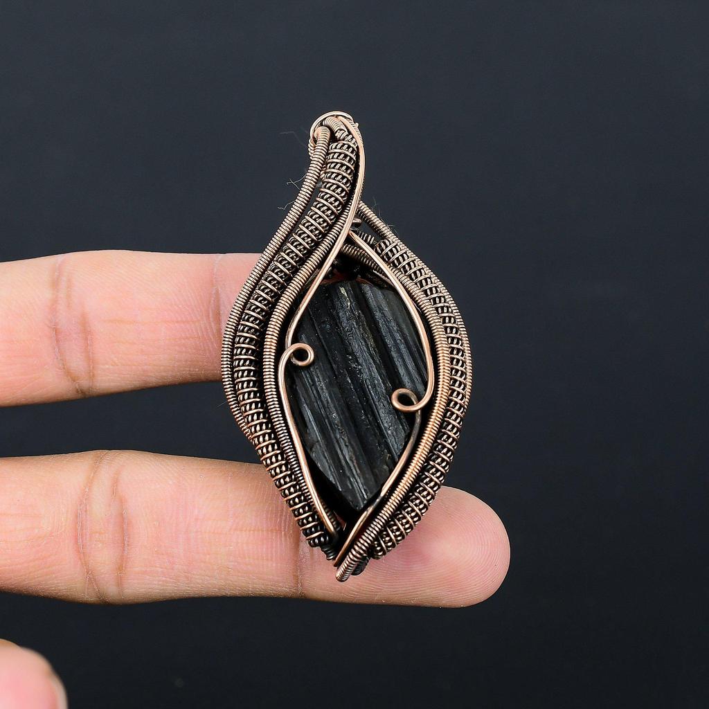 Svart turmalin ädelsten ren koppartråd insvept handgjorda hängsmycken för henne