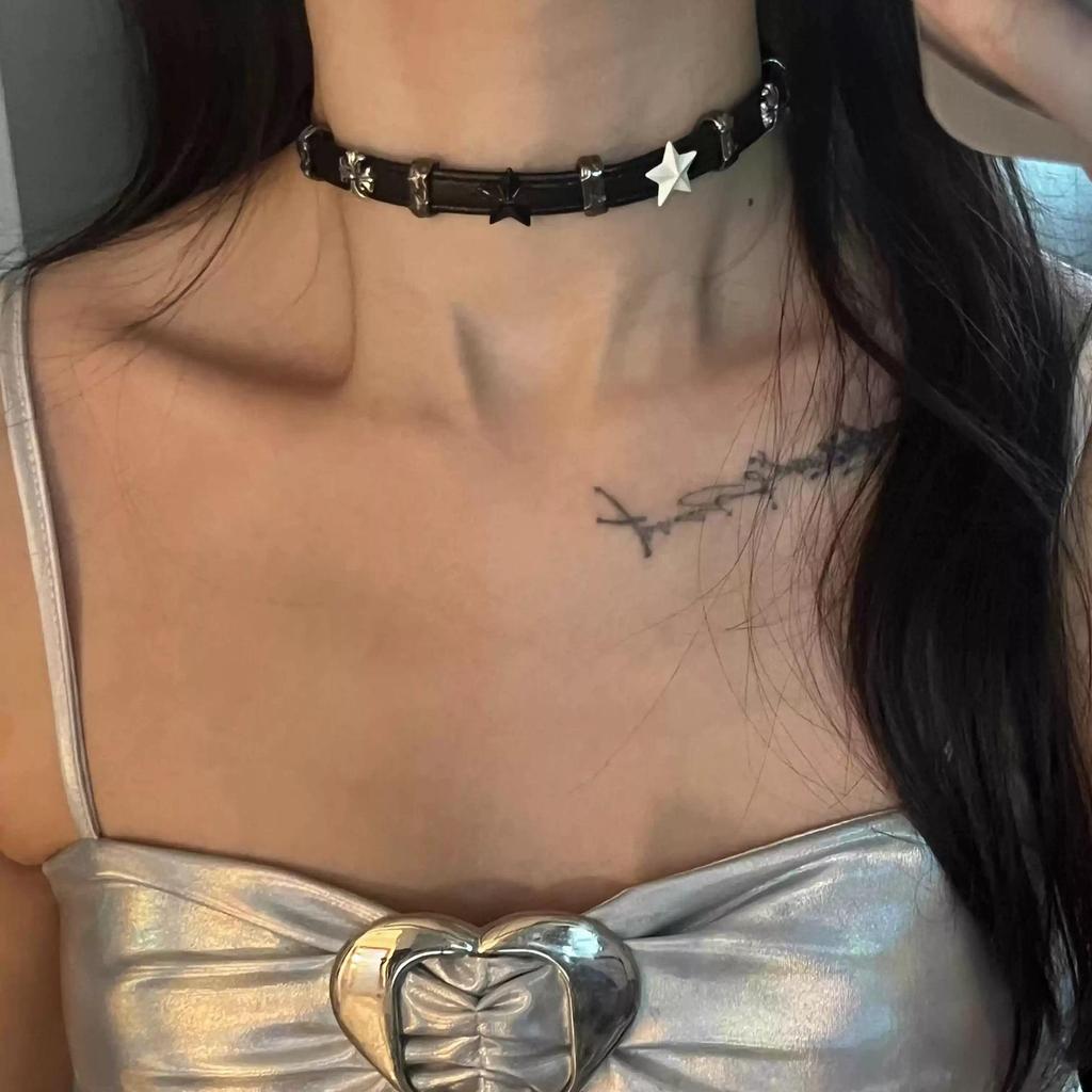 Štýlový pikantný kožený zvončekový choker náhrdelník – Unikátny menšinový dizajn
