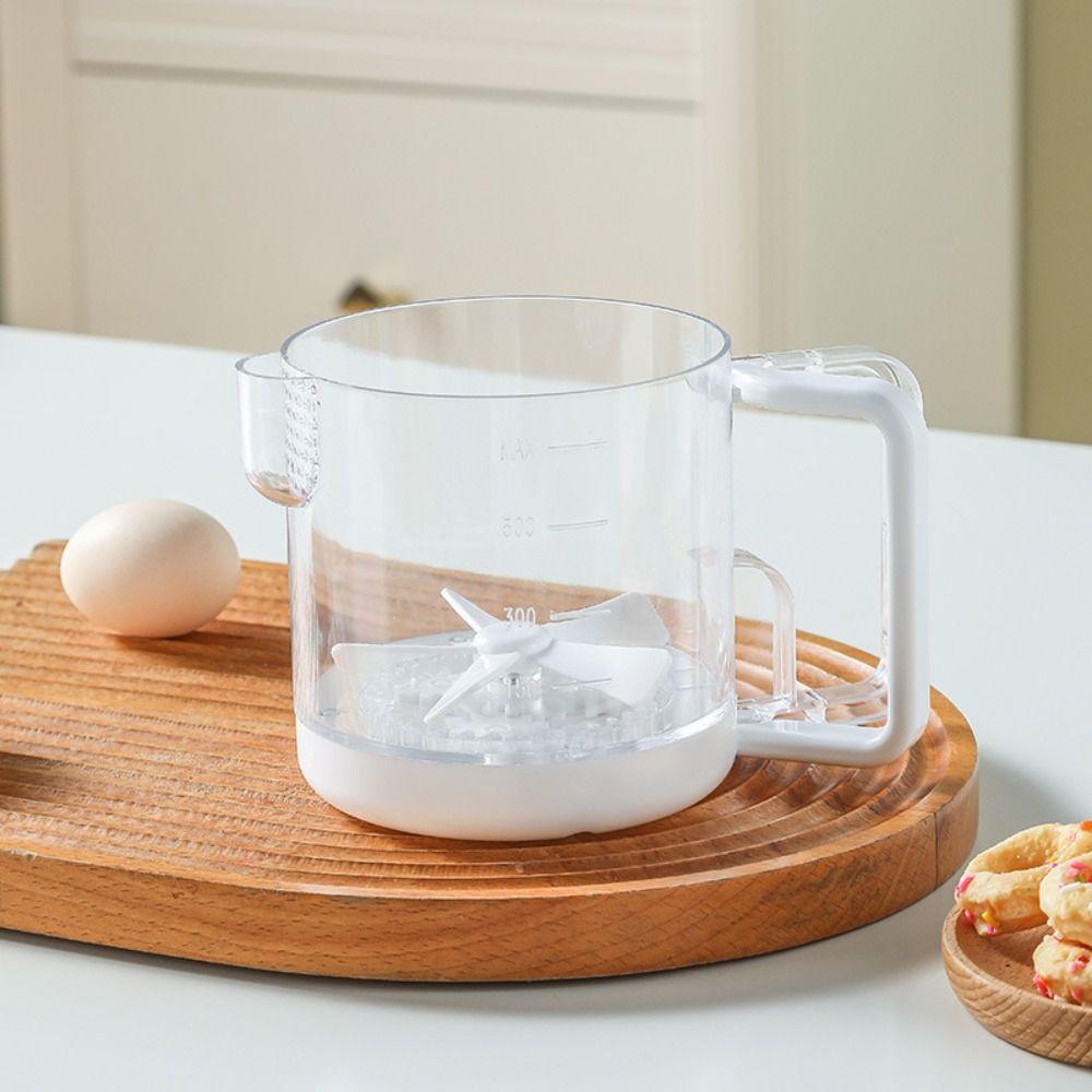 Halbautomatischer manueller Eierquirl Klare Skala Sahnebesen Kreativer Eiermischbecher für den Heimgebrauch